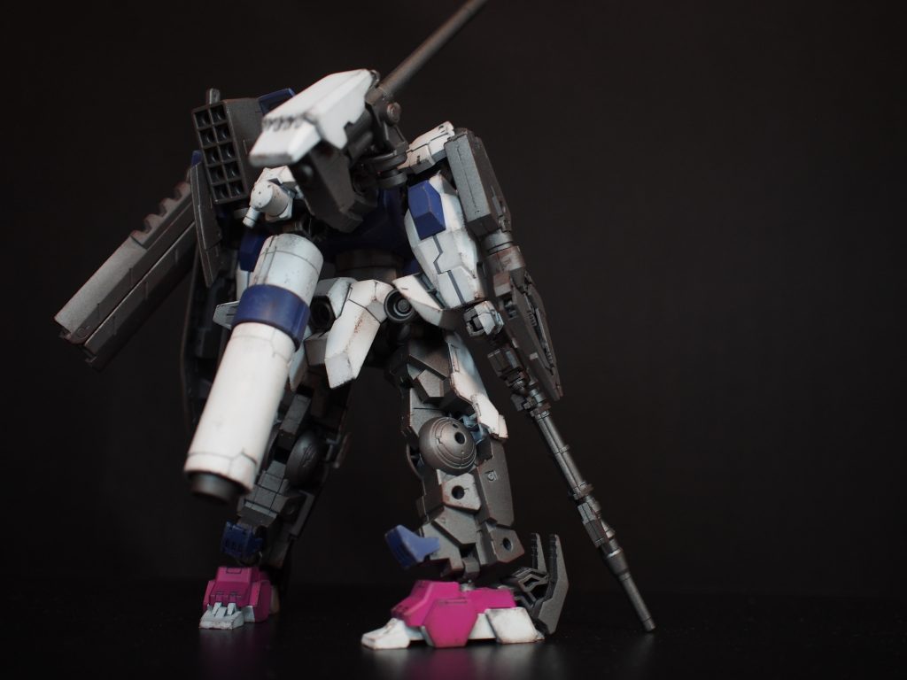 バックショット。フルアーマーガンダムやアーマードコアのメカを見ていて、これだ！と思い、雰囲気が似るよう作ってみました。