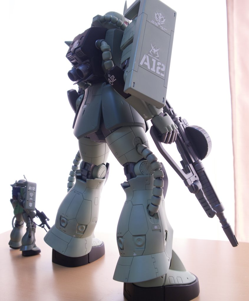 デカいデカールは台紙をずらしながら貼り付け。