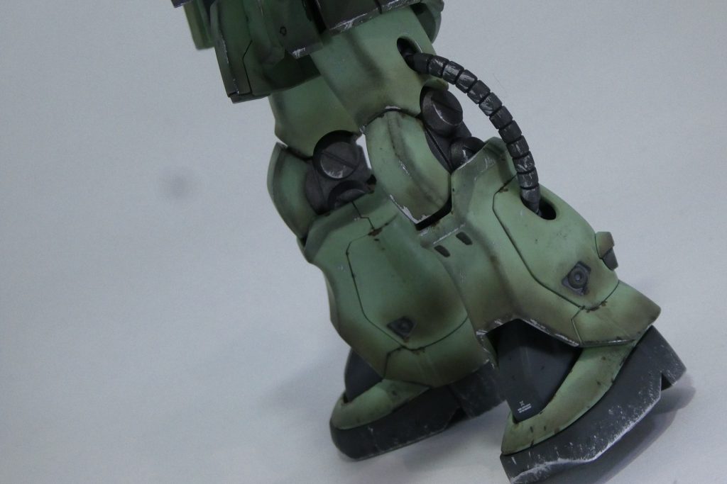 今度からは、もっと自分の中の設定を煮詰めてから汚しをしてみようと思います戦場はどこなのか、泥なのか、砂なのか姿勢制御スラスター付近は汚れが飛ぶんじゃないか?とか