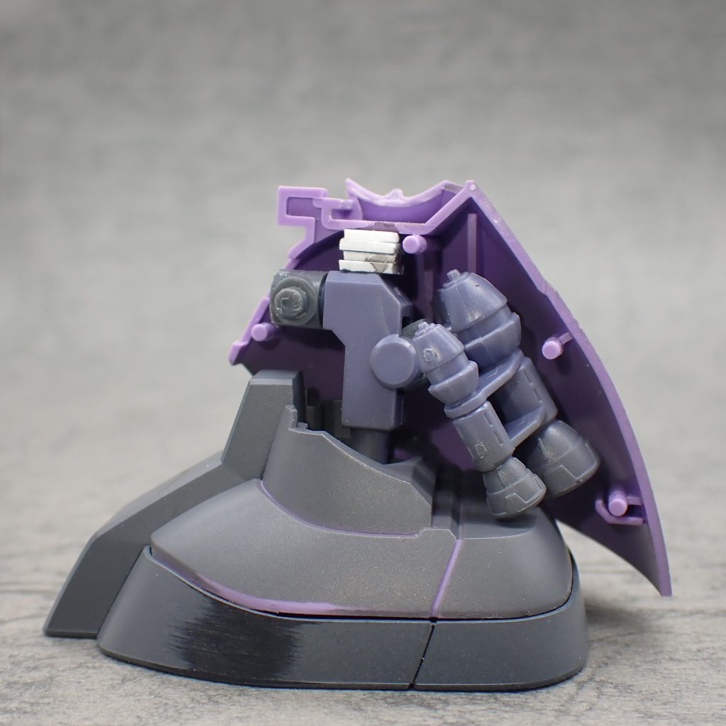 足がへたるらしいのでプラ板４枚で補強。