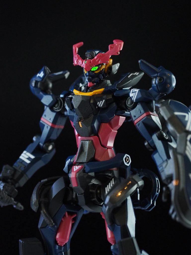 それと顎の赤い部分、元の位置も愛嬌があって可愛いのですが、マークIIらしく悪っぽくしたかったので先端だけ赤くするよう塗替えました。映画はまだ観れていないのですが、ジークアクスがどんな活躍をするか、ドキドキワクワクしながらの制作で楽しかったです😚