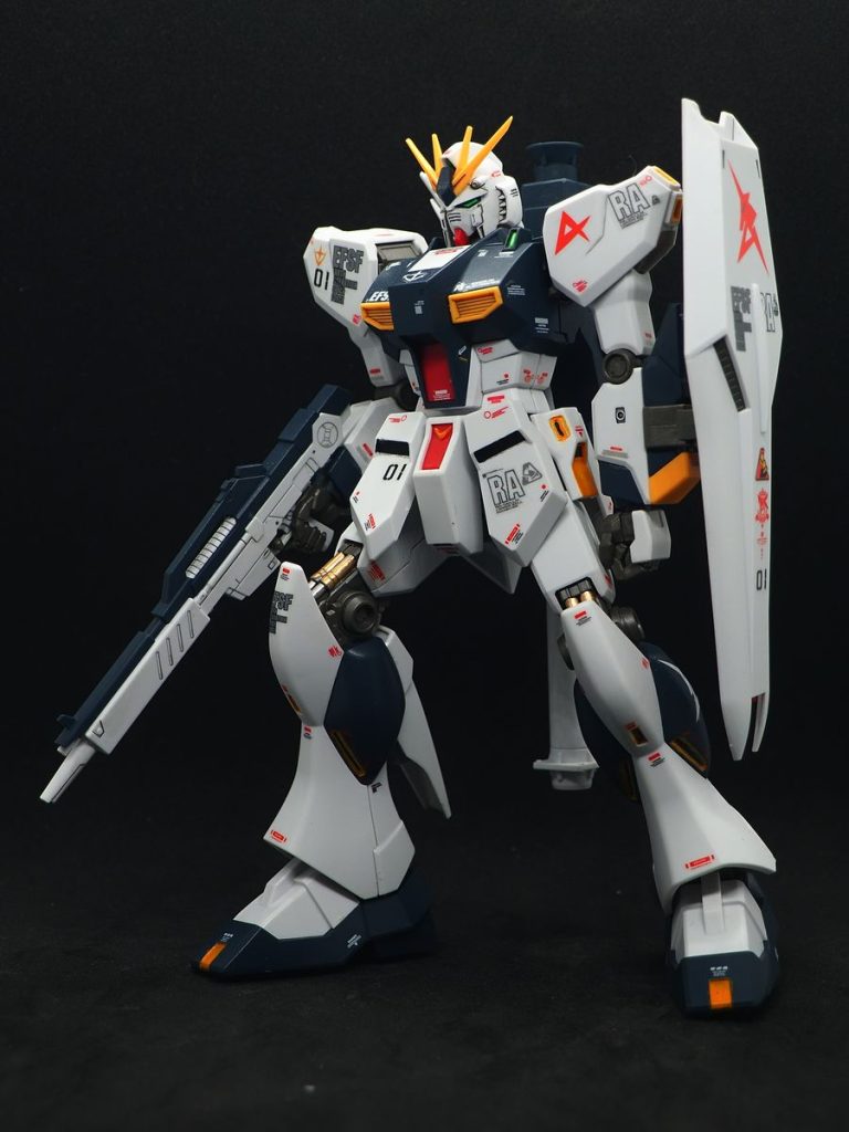 ひざのシリンダー部分を筆塗りで塗装しています。