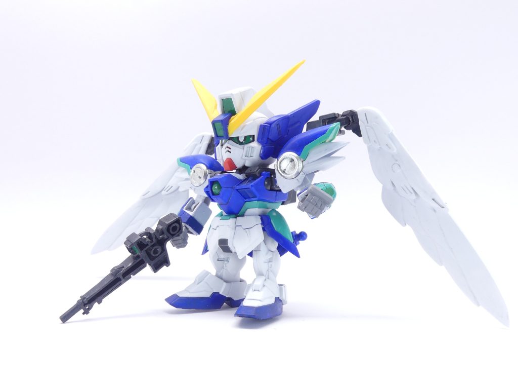 【ガンプラデータ】配役：Wガンダムセラフィム演者：不明（プライバシー保護のため非公表）所属：なしGP（ガンプラパワー）：295使用ガンプラ：BB戦士　ウイングガンダムEWBB戦士　ウイングガンダムゼロカスタムSDEX　Wガンダムゼロ（EW版）レギュレーション：オフィシャルレギュレーション機体解説：「ティエルの衝動」に登場する、簡易量産型Wゼロカスタム。それのSD版。…というか自分がやってみたかっただけです。筆者です。今回は一応「放課後」絡み。ストーリーはほんの少し進めておいて…次回は春頃を待て。…これとは別に、WガンダムセラフィムをSDで作ってみたいという気持ちがありました。今まで当時HG、RGと製作してきましたが…今も筆者ブログ最古の記事の一つにもかかわらず（14年前！）見られている気がする機体達です。当時HG製作の前後、近辺で発売していたウイングEWでSDを製作しようとしていたのですが、何らかの原因で途中で挫折していました…今回は幾多のウイングガンダムゼロカスタムが再販された昨年に手に入った全ゼロカスを用いての製作です。※うちBBゼロカスは中古の完成品ジャンクです