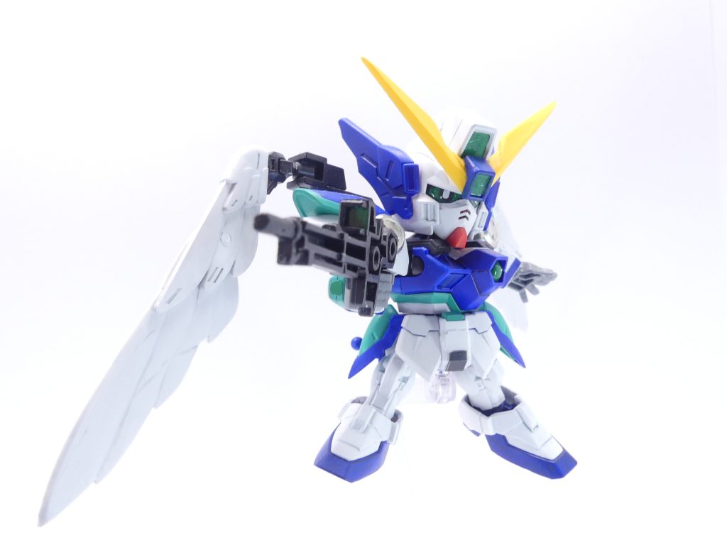 ツインバスターライフルは分割できるBBゼロカスを採用。3大ゼロカスでは一番古いですが、大気圏突入モードが再現できたりこの時点で肩はスライド可動したりと独特な利点もあったり。