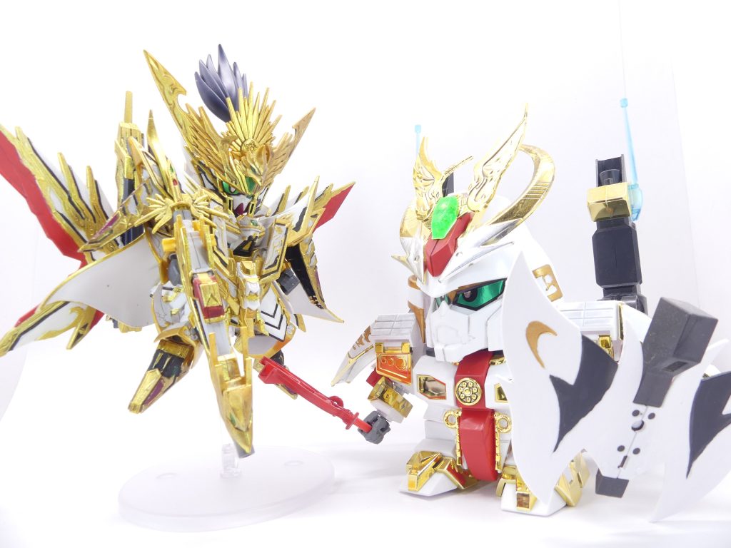 初代（豪華二代目大将軍）と…デザインの情報量がまるで違うね。ちなみに天下無双の元ネタは三代目大将軍。塗っていると、最新の大将軍にもかかわらず平成初期っぽいモールドや線が見え隠れしたりもします。