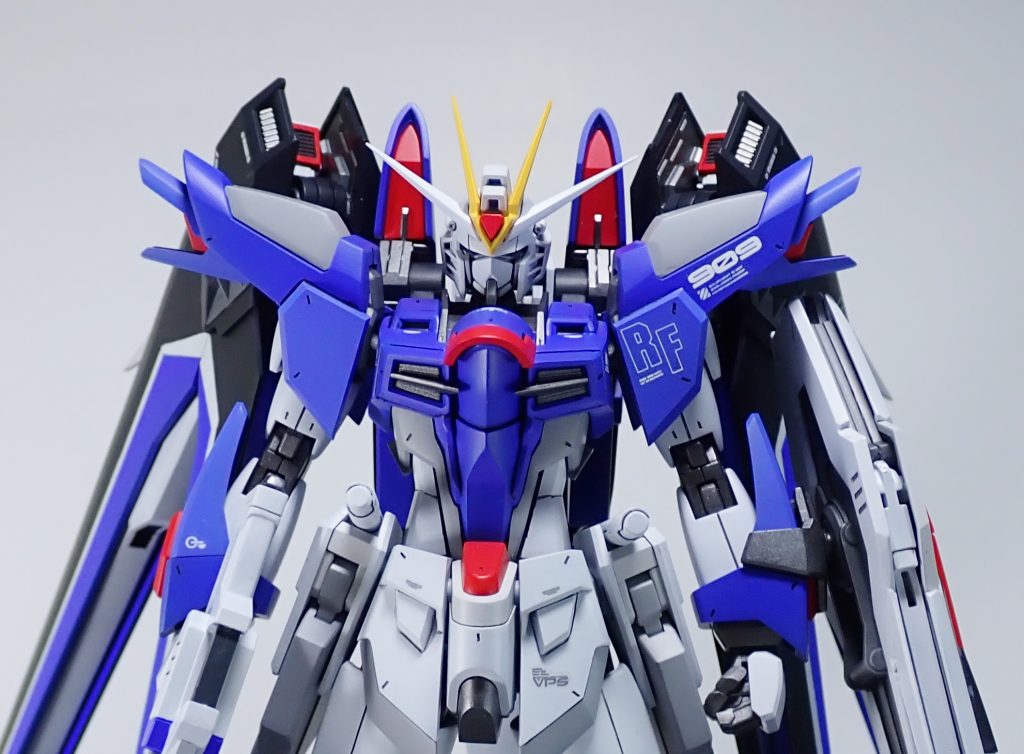 カラーリング・白:EXホワイト+EXシルバー、ウォームライトグレーで塗り分け・青:コバルトブルー(ダグラムカラー)、風蒼+コバルトブルーで塗り分け・赤:ブライトレッド・ライトグレー:ニュートラルグレー2+メカサフライト・紺:ダークブルーイッシュパープル+アルティメットブラック・フレーム:フレームメタリック1