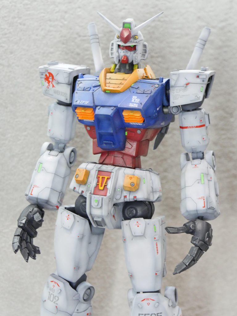 股間のⅤマークは、ｖ作戦マニュアルをオマージュ。