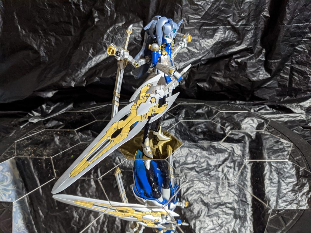 両刃剣のモードは粒子を全力で放出可能なモードで、消費量はかなり高く、一度の出撃で使用可能なのは一回がせいぜいだが、その威力は絶大の一言である。最終的にはサラの資質などを考慮して没案になった。