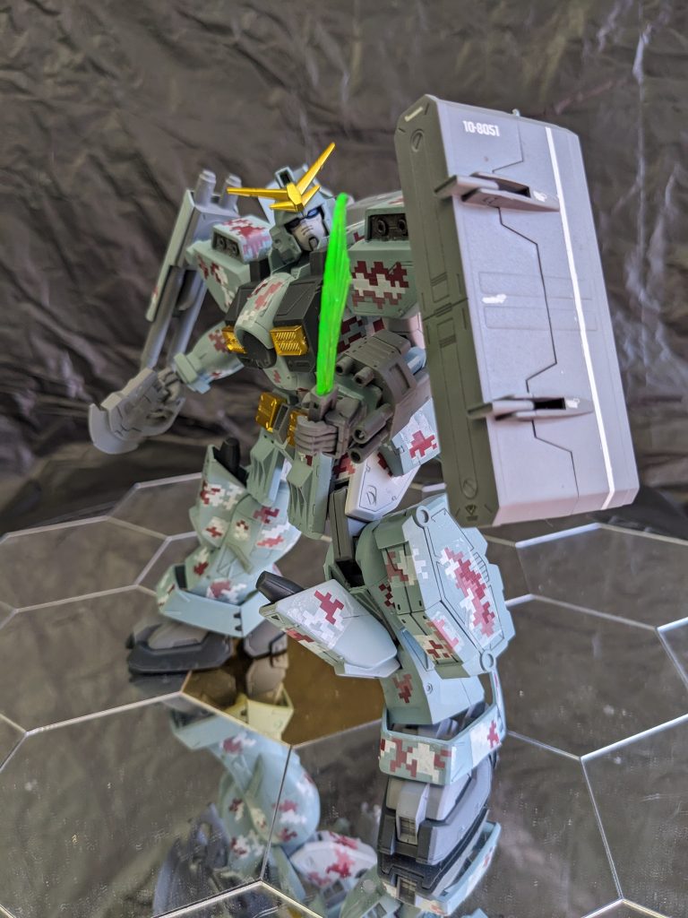 手持ち武器でナイフと斧があります