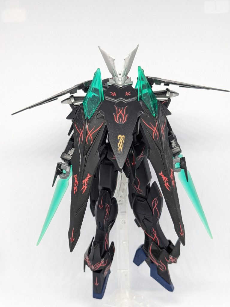 基本スペックは元となった忍パルスガンダムと変わらないが、塗料の関係でこちらのほうがより大きな出力を出すことができている。