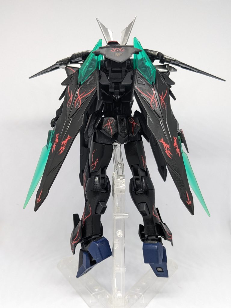 全身の文様はある種のメーターのような役割を持っていて、吸収した粒子量が大きくなるとこの文様が赤く輝きだす発光現象が確認されている。