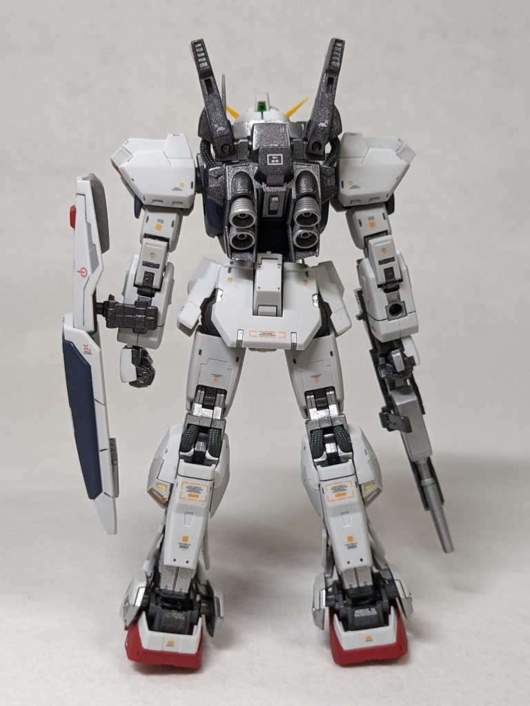 当時、ファーストガンダムからのこのデザインはとても衝撃を受けました。ですがその後、ゼータガンダムのデザインを見てさらに衝撃を受けるという、、、