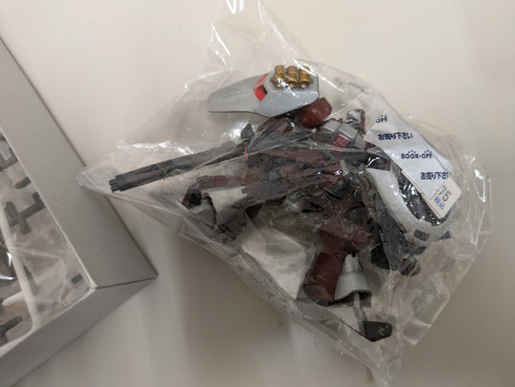 ちかくのブックオフで　コイツを見つけたのがキッカケです。