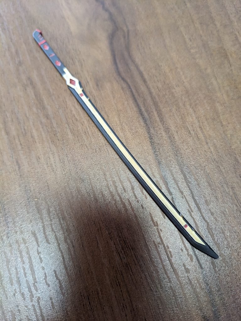 剣は悩んでこのカラーリングに、ドラクエのロトの剣みたいになっちゃったけど、持たせたら意外と良い！！