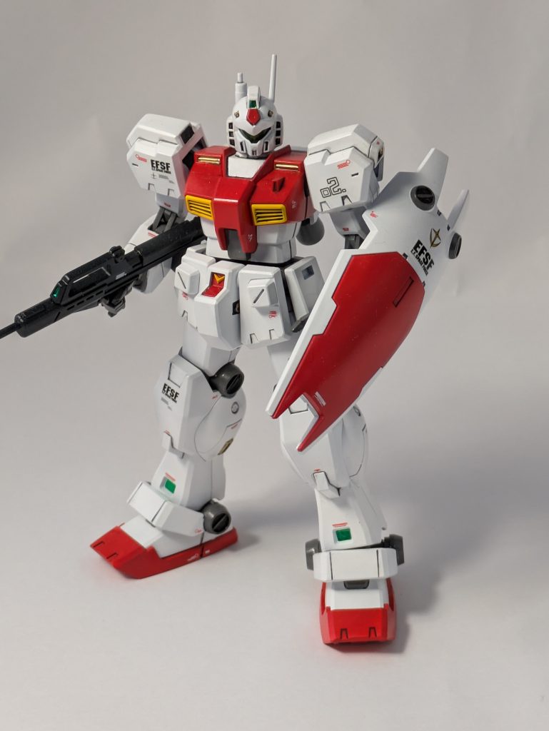 A.O.Zの作例だったのですが、白と赤で塗装されたジム・クゥエルというのが印象に残っていたので、自分でも制作してみました。