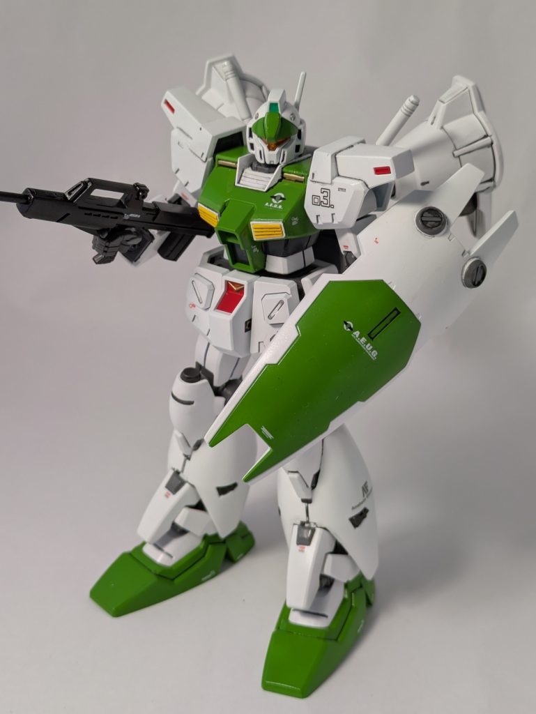 GP01フルバーニアンのバックパックと脚部に付け替えることで、高機動型にすることもできます。足はそのまま付け替えましたが、バックパックは接続軸が違うので、30MMパーツを間に挟んで接続しています。