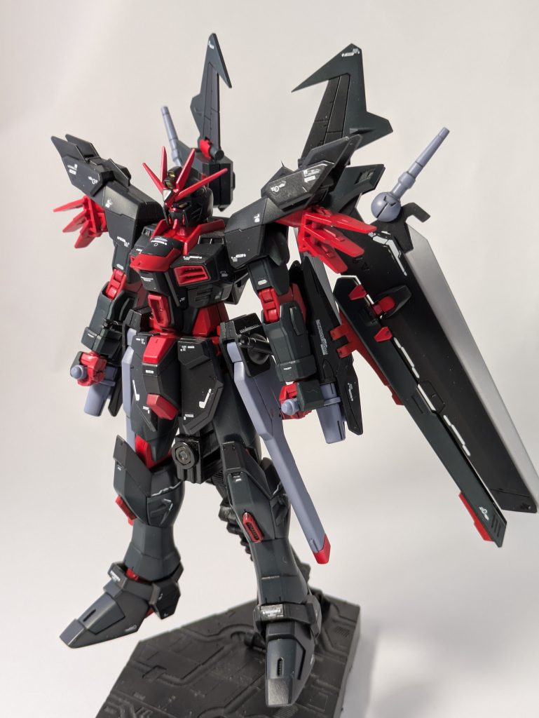 ベースのキットであるガンダムラヴファントムが、ストライクフリーダムをベースにストライクノワール+デスサイズの要素を加えた形なので、そこからデスサイズの要素を引いて制作しました。