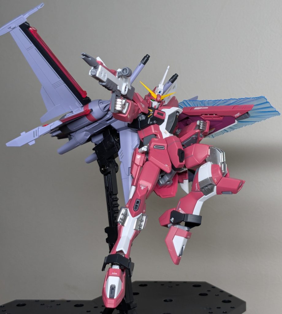 ﾌｫﾗﾝﾃｽに一切デカールを貼っていない…いつか貼る…と思う…😆説明書の画像よく見たらビームライフルはもう少し塗り分けあるんですね…今気がつきました😂これもいつかやる…かな〜