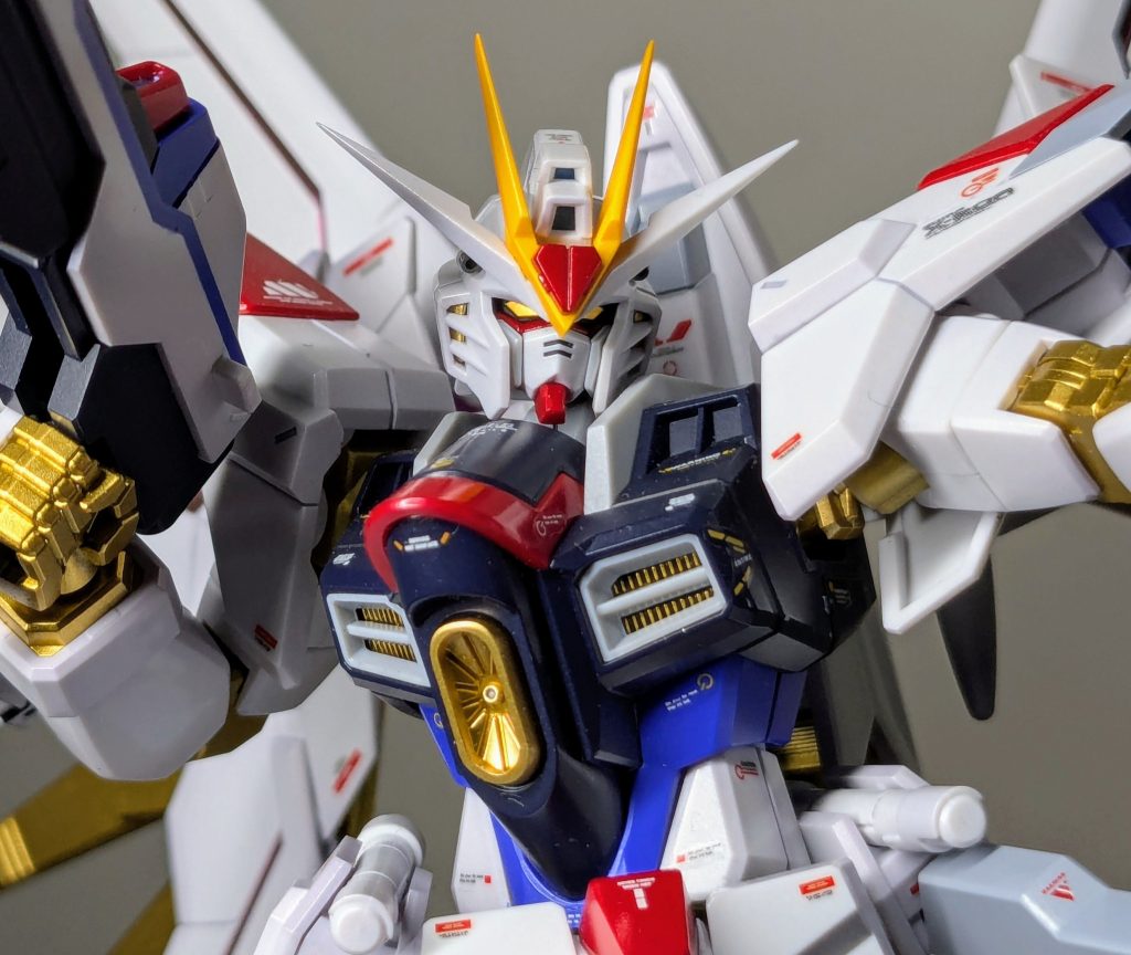 ﾏｲｽﾄさんの顔は中央メインカメラの位置下げ、ツノの取付位置下げ、目の形状、アゴ長さ等を調整してます。ちょっと色々やり過ぎたかな…🫠ﾃﾞｨｽﾗﾌﾟﾀｰの交換パーツが何処かへいってしまった…🤔