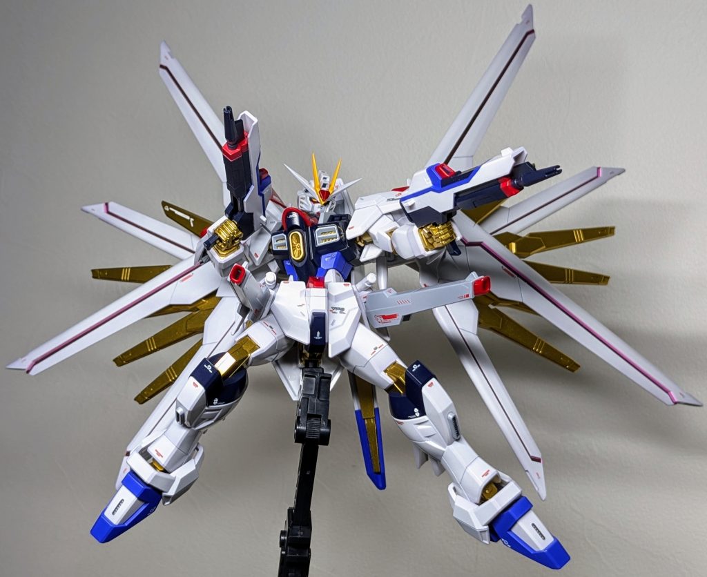 HGでSEED系のプラモ作ったのはこれが初だったのですが、まぁよくできてますよね〜カッコイイ事…