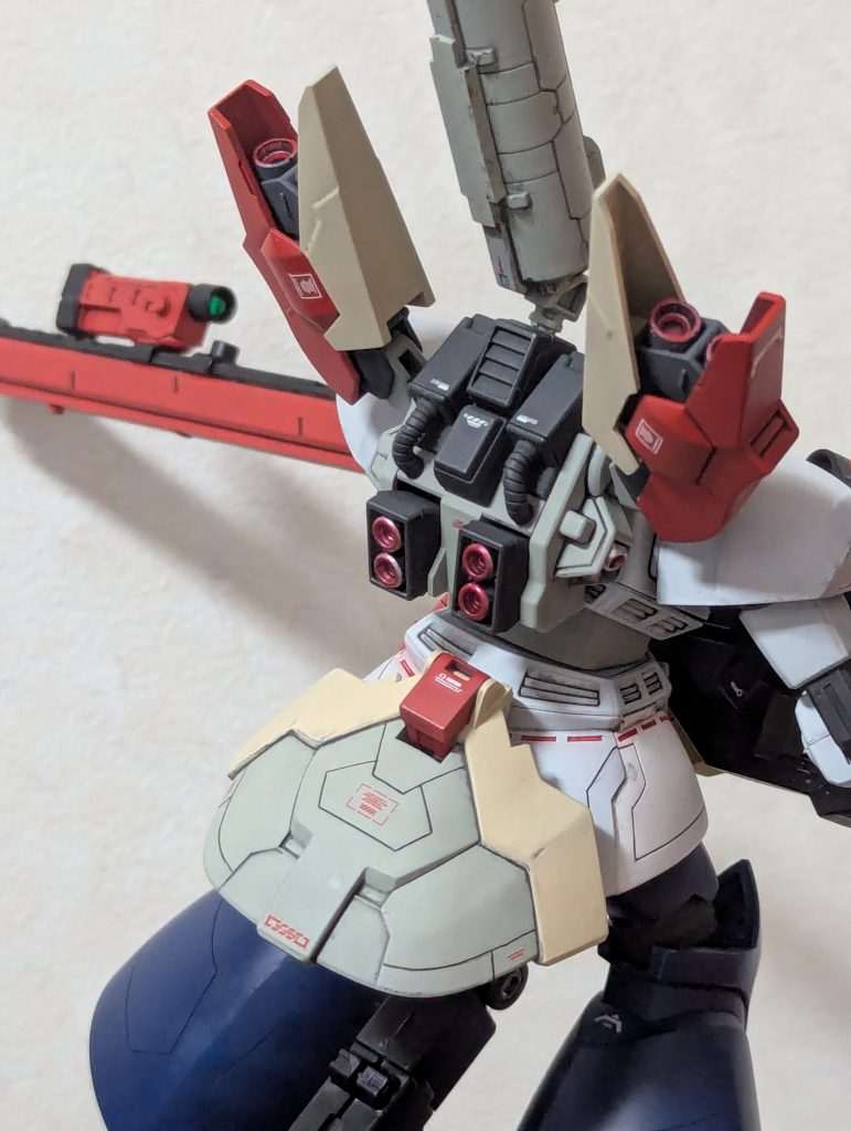 追加のリアスカートのマスキングが甘くてガタガタに。例によって汚して誤魔化すことに。丁寧なマスキングが今年のテーマです。