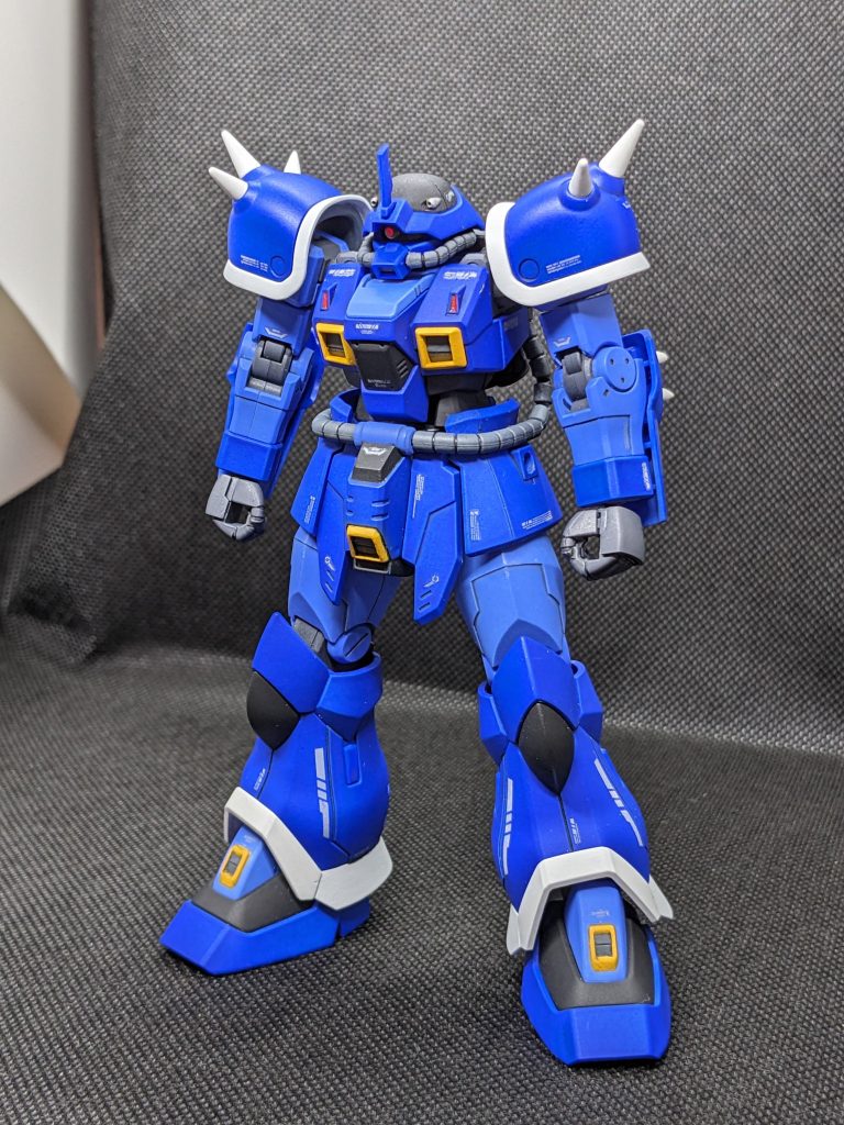 素立ち。色はMrカラースプレーのMSブルーZ系、MSライトブルー、部分塗装は大体シタデル筆塗です。モノアイは30mmのカスタマイズマテリアルを流用し、やや小さいです。