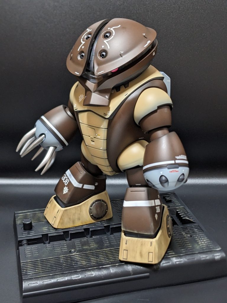 右足はオルフェンズデカールの数字使いました。字体に一目惚れ