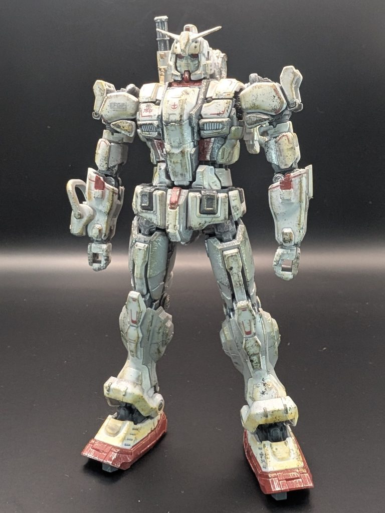 前腕が長かったのでかなり詰めてます。肘付近の内部フレーム部をカット、手首部も短くしてますまた肩が小ぶりだったのでランナー板で追加とフックの位置を変えて印象変えてみました