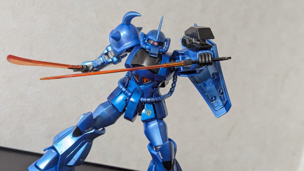 二刀流への変更に当たって失った指マシンガンの代わりにMSオプションパーツのガトリングを流用。本当はグフカスタムの3連ガトリングがあればよかったのですが・・・