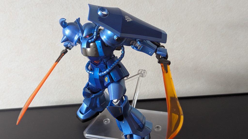 飛び掛かって切り伏せた後っぽい感じのショット。 