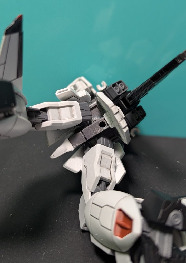 いつものようにスカスカのパーツはボリュームアップアーマーは前回同様ダクトの加工をしてみる