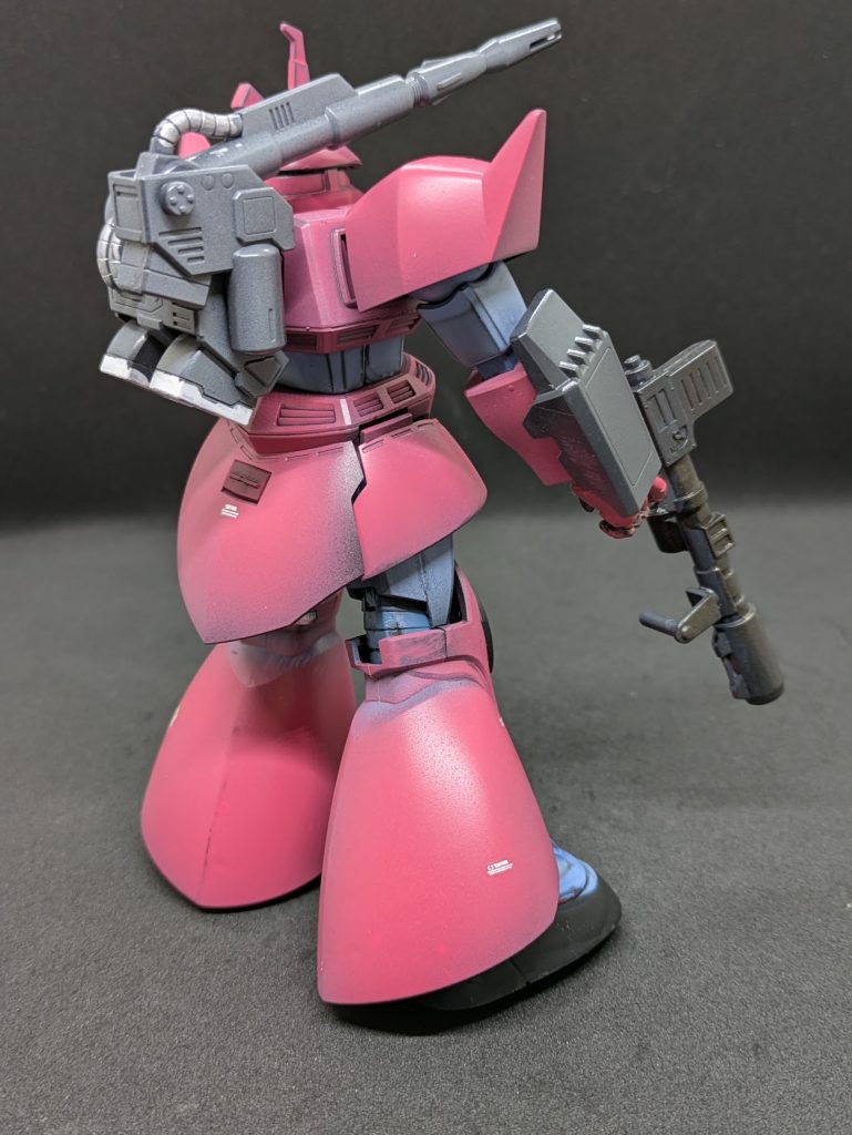 まお艦隊に配属後はゲルググが配備されたが、ヌレイエフからサドラーズウェルズに乗艦するようになってからはC型のキャノンタイプに換装されている。レズリー中尉との息の合ったコンビプレイで、旗艦サドラーズウェルズを守る鉄壁として、活躍する。まお大佐のことは面白いオジサンと認識している（笑）搭乗機はMS-06D→MS-09F→MS-14C。アクシズではMS-14Ｊに搭乗する。