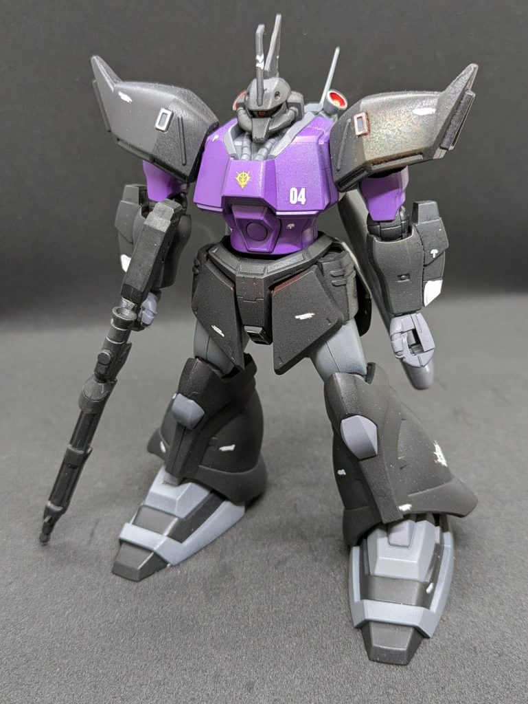 MS-14JG 北大路花火中尉専用ゲルググイェガー。認識番号は04。カラーリングは黒い三連星カラー。グラナダにてまお艦隊配属後、搭乗者がおらず放置されていた黒い三連星のMS06R-1Aに搭乗することとなったが、06R-1Aは機体のメンテナンスが難しく、統合整備計画後に出来上ったMS-14JGを愛機とすることになる。黒が好きな色でまお大佐と色が被るのを嫌がっていたが、黒い三連星の紫のアクセントを気に入っており、黒い三連星に近いカラーリングとなった。