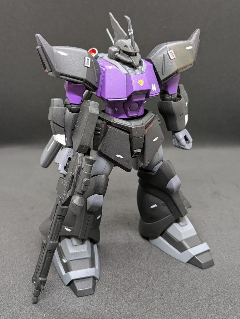 キットのこと。24年年末に作成を開始し肩の可動部を改善させようと、ボールジョイントに変更しましたが、怖いので改造前と見た目は変わりません。塗装は黒い三連星カラーです。黒部:ミッドナイトブルー紫部:パープル白部:ニュートラルグレー。黒い三連星カラーってほんとカッコイイですよね。どのMSでも似合いそう。