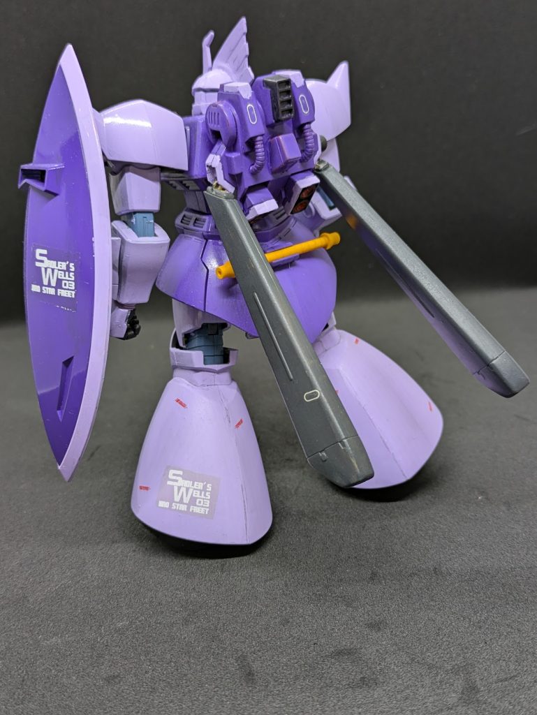 基本キット（HGUCシャアゲル）のままです。トサカとアンテナはF型を模してプラバンで作りました。MGの時は黒立にラベンダーを重ねましたが、これは筆塗のため、MGと同じカラーなのですが、結構違う感じになりました。https://gumpla.jp/mg/2184508最後までご覧いただき、ありがとうございます。