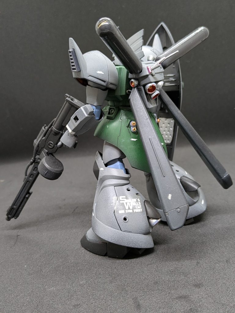 キットについて、先に投稿させていただいたシーマ様機と同じく、胸の接続部を前に突き出すようにして、胸部のボリュームアップを図っています。あとはキットのままです。 