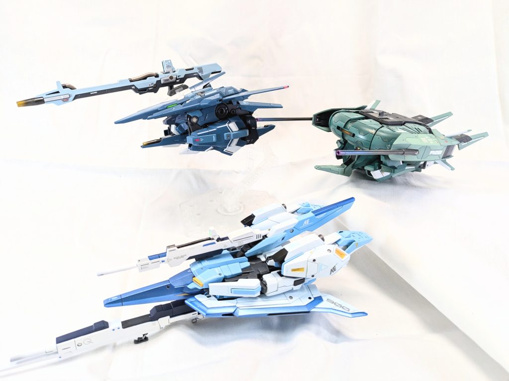 ＵＣシリーズの連邦系可変機と並べて。ゼータが一番スタイリッシュですね。