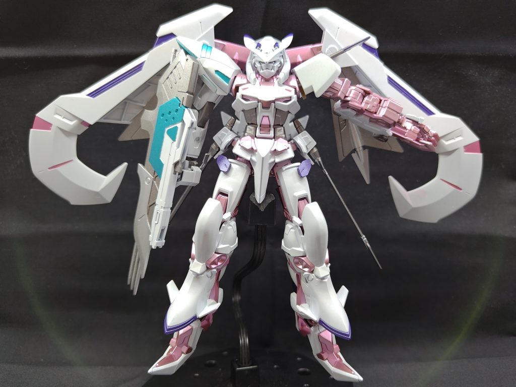 水性ホビーカラーでキラキラ感のあるピンクをどうやって作れば良いのかずっと悩んでいた時。RG サザビー塗装する為にカラーテスターを沢山作った際、クリアーレッド薄吹きでどうにかなるという気付きを得た為、今回採用に至りました。今後の課題としては、キラキラ感のある紫をどう調色しようかなぁ…て点です。(色ノ源で紫を調色して、シルバーの上に吹く、が調整しやすいか…?)取り敢えず、メタリックと、パールホワイト使用で全体的にきらきらさせられたのは良かった。精進します。