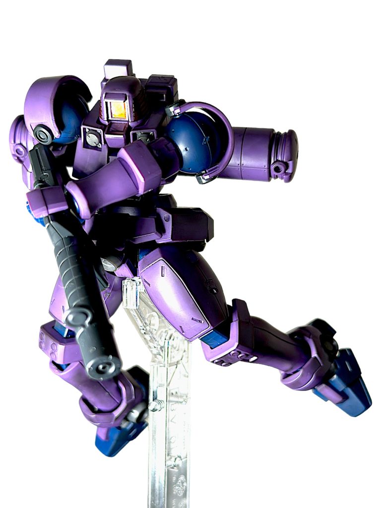 こちらは一般兵が搭乗し、移動中のリーオーをイメージ。