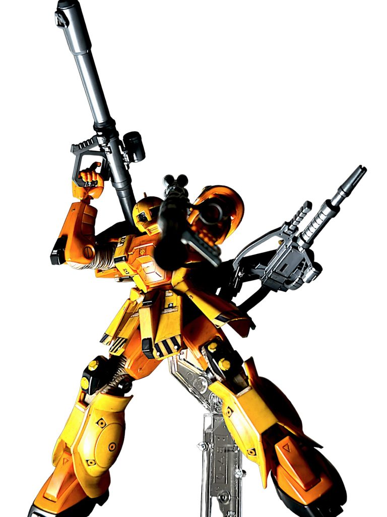 スミ入れ及びウェザリングしています。 ウェザリングの汚しがかなり似合う機体。また、サブアームでも武器が持てるので、両手も合わせて武装盛り沢山に出来るのは、ザク好きには嬉しい限りです^_^