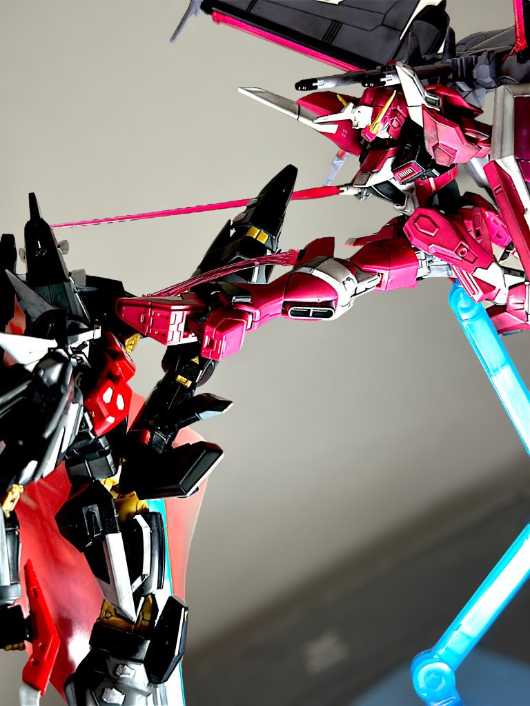 ブラックナイトスコードシヴァとの決戦を再現。脚を作中と同じ高さまで上げるのがかなり難しく、関節などギリギリまで調整して苦労しましたが、決戦の雰囲気は出せたと思います(^_^;)