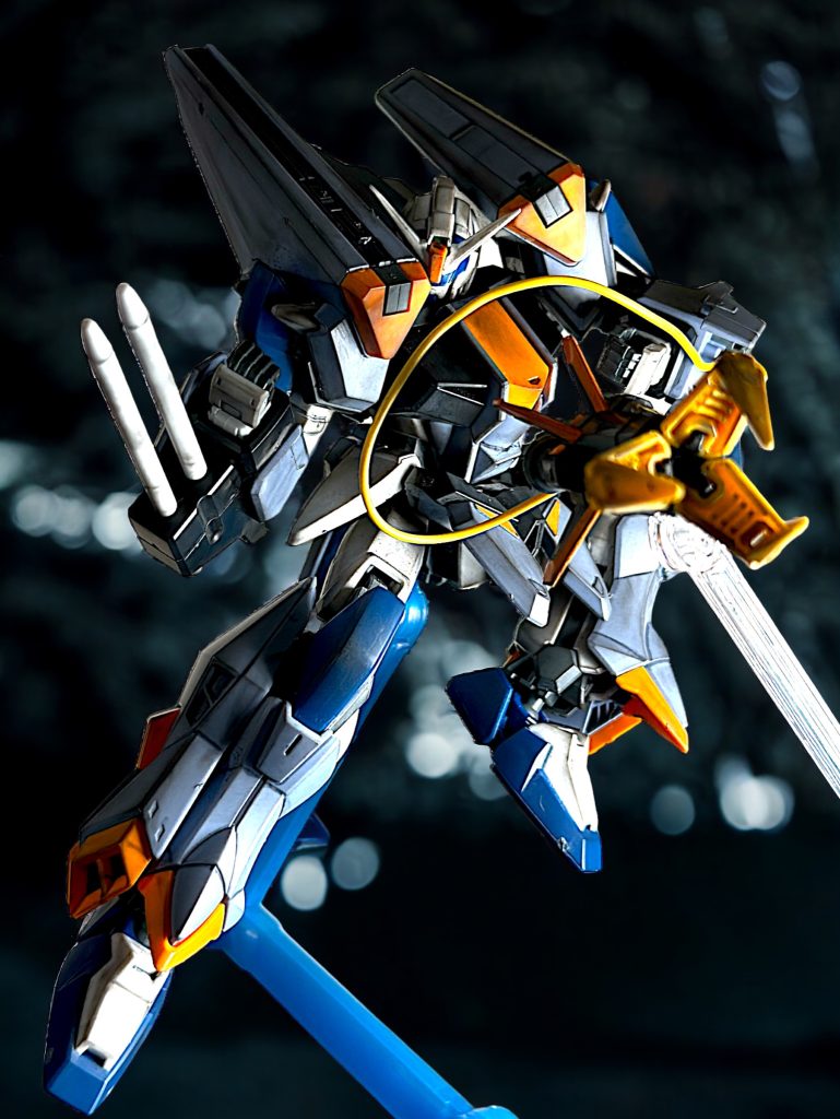 アサルトシュラウド装着。 このマッシブさが重装備好きにはたまらない感じです。 ただ、肩と頭部が干渉し、腕を広げた動きが難しいため、デュエルの力強さを前面に出したポーズにしてみました^_^