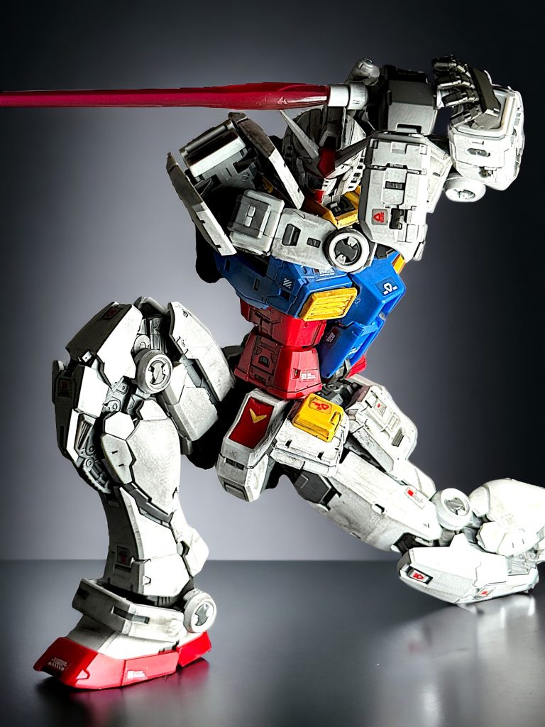 ビームサーベルのポーズ。 自分が表現したい領域まで、きちんとついてきてくれるキット。さっそく、お気に入りの一つになりました^_^