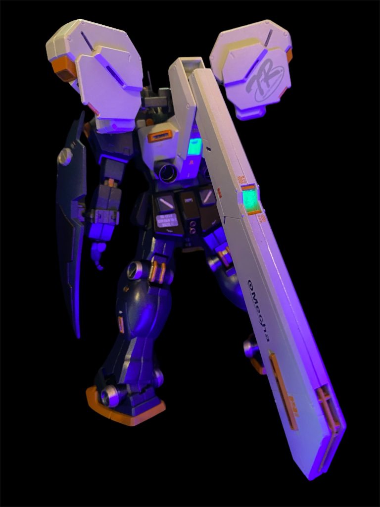 「“ガンダム”という名のモビルスーツに乗る覚悟、、、か。」新たにパイロットに指名されたエリアルド・ハンター中尉は、ひとり機体を見上げながらコンペイトウ技術本部のMSハンガーに浮かんでいた。