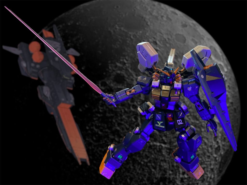 味方である連邦軍からは、史上初めて対MS戦でジオンのモビルスーツを撃破した反撃の象徴たる機体。敵であるジオンからは、友軍の名だたるエースを次々と撃破し続けた恐怖の対象たる“白い悪魔”として。一年戦争を連邦軍の勝利に終わらせたのは、紛れもなく地球連邦の物量でありジオンとの国力差である。にもかかわらず、一部隊にて運用された試作機であるガンダムが両軍の兵士にここまでの心理的印象を遺しているのは、紛れもなくプロパガンダであっただろう。