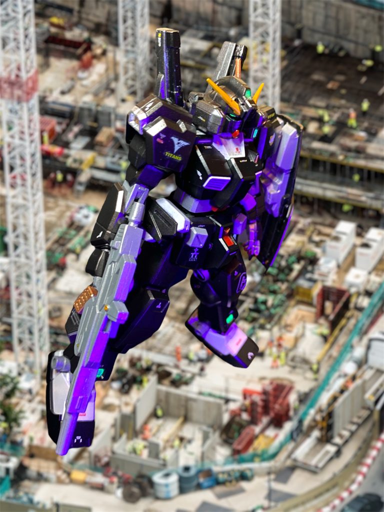 「“ケルデルク”───グリプス工廠の技官に見せてもらった。まだCGシュミレーションの映像だけどな。アイツらは「次世代量産型試作機」って呼んでたけどな、」