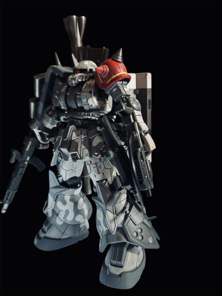 暗い‥全武装積載。中距離ミサイル発射後はキャリアごとパージしないと移動速度が五割程度に低下する高機動活かせない設定