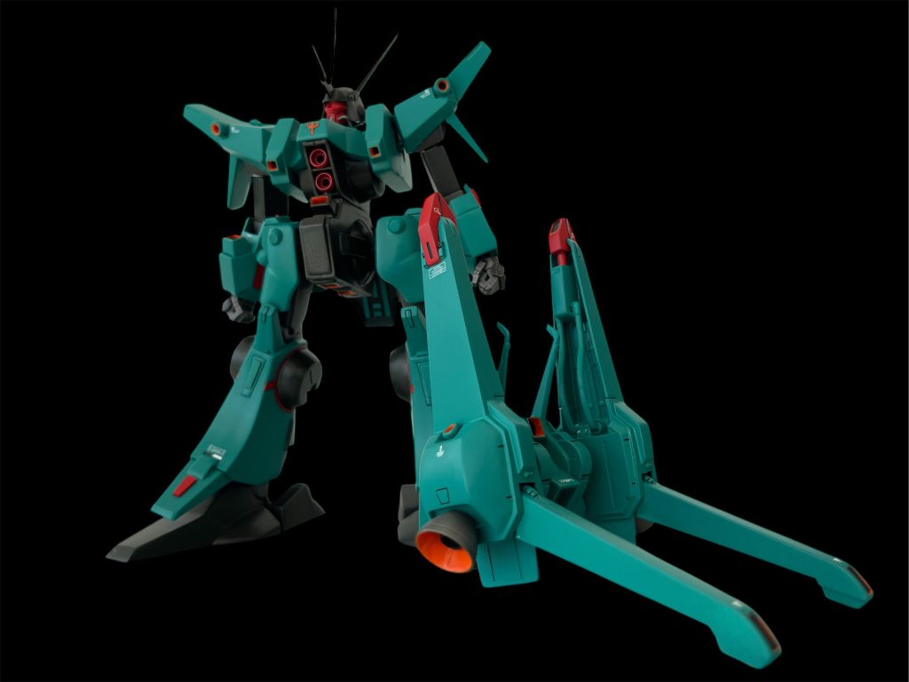 バックパックはネオジム磁石で着脱可能にしています。バックパックのせいで後ろ重心になってしまうので、ちょっと本体を直立させておきたい時などにBPを外しておくと安定して立たせる事ができるので安心です。