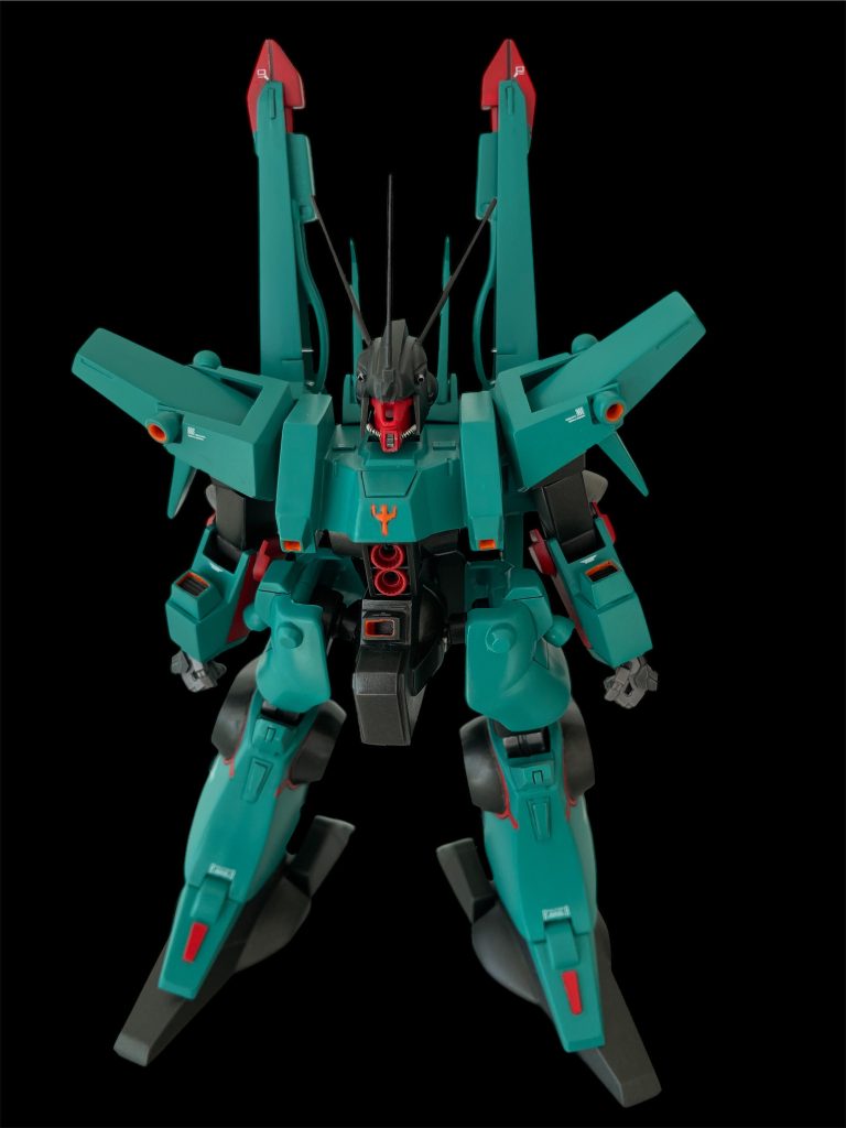 1986年発売の旧キットとはいえ、元々のプロポーションはなかなか良いと思います。今回は上腕と太ももだけプラ板で延長しています。ちなみに手首は市販パーツです。