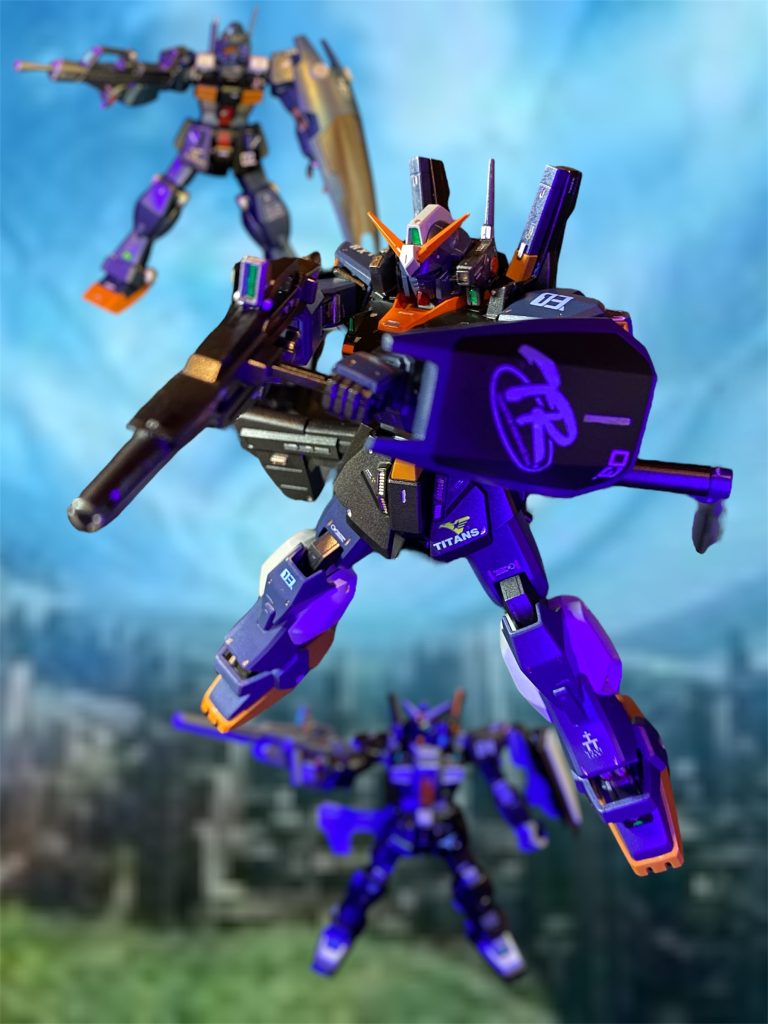 「何だよ急な予定変更って、、ポール、俺が居ないと張り合いだろうが寂しがって帰ってくるんじゃないぞ!ハハっ!」「ジェリド、、、俺の眼が無いからって無茶ばかりするんじゃないぜ。士官学校からずっと見てきたが、お前は本当は色んな機体に合わせられるいいパイロットだと思う。エマとカクリコンも、コイツの事宜しく頼むな。」「おいおい、何お別れみたいな挨拶してやがる!今回の航海は一週間もしたら帰って来られるじゃねーか!」だがジェリドのその言葉に、ポールはつくり笑顔で微笑むだけだった。